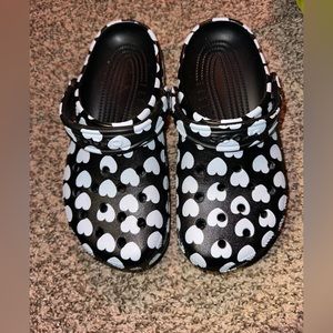 heart crocs
